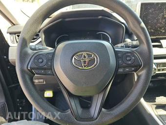 2025 Toyota RAV4 XLE – miniatura 10