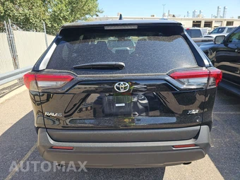 2025 Toyota RAV4 XLE – miniatura 5