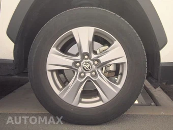 2025 Toyota RAV4 XLE – miniatura 10