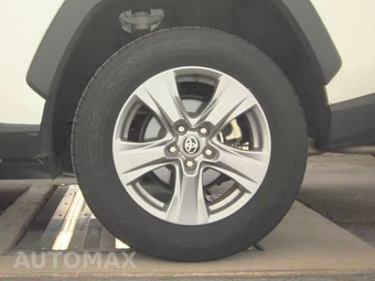 2025 Toyota RAV4 XLE – miniatura 12