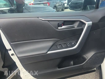 2025 Toyota RAV4 XLE – miniatura 15