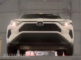 2025 Toyota RAV4 XLE – miniatura 3