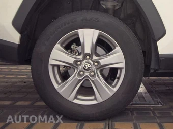 2025 Toyota RAV4 XLE – miniatura 11