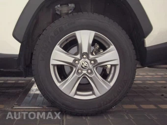 2025 Toyota RAV4 XLE – miniatura 12