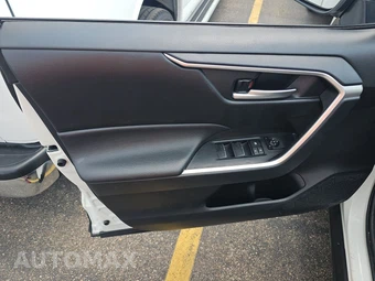 2025 Toyota RAV4 XLE – miniatura 15