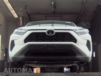 2025 Toyota RAV4 XLE – miniatura 3