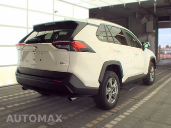 2025 Toyota RAV4 XLE – miniatura 5