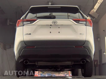 2025 Toyota RAV4 XLE – miniatura 7