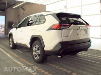 2025 Toyota RAV4 XLE – miniatura 8
