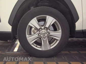 2025 Toyota RAV4 XLE – miniatura 9