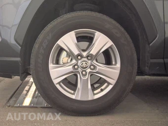 2025 Toyota RAV4 XLE - miniatura 9