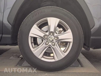 2025 Toyota RAV4 XLE – miniatura 10