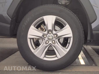 2025 Toyota RAV4 XLE – miniatura 11