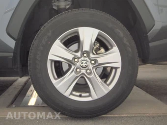 2025 Toyota RAV4 XLE – miniatura 12