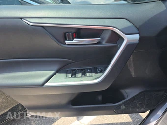 2025 Toyota RAV4 XLE – miniatura 15