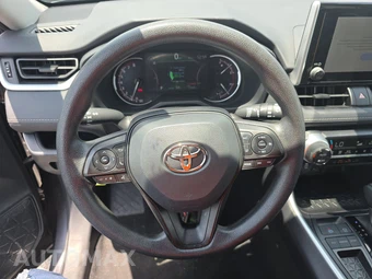 2025 Toyota RAV4 XLE – miniatura 16