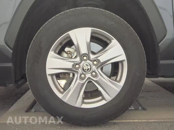 2025 Toyota RAV4 XLE – miniatura 9