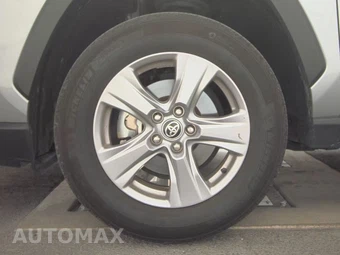 2025 Toyota RAV4 XLE - miniatura 9