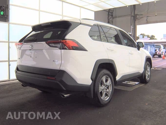 2025 Toyota RAV4 XLE – miniatura 4