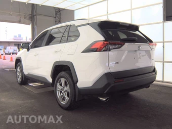 2025 Toyota RAV4 XLE – miniatura 6