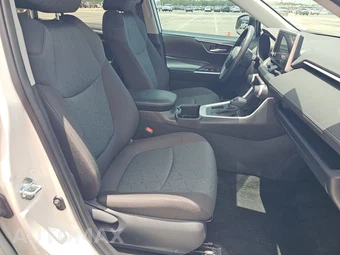 2025 Toyota RAV4 XLE – miniatura 8