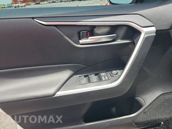 2025 Toyota RAV4 XLE – miniatura 9