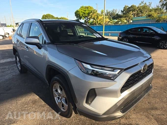 2025 Toyota RAV4 XLE - miniatura 3