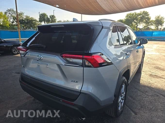 2025 Toyota RAV4 XLE - miniatura 4