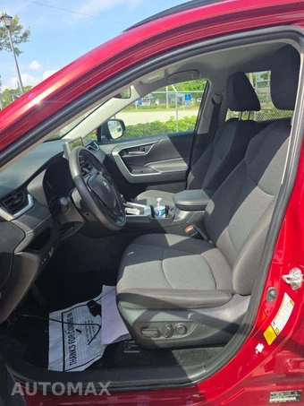 2025 Toyota RAV4 XLE - miniatura 3