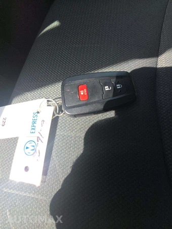 2025 Toyota RAV4 XLE - miniatura 5