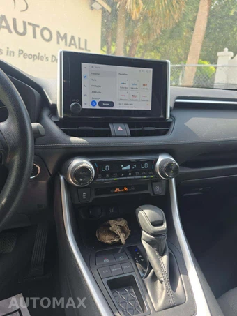 2025 Toyota RAV4 XLE - miniatura 7