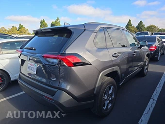 2025 Toyota RAV4 XLE – miniatura 4
