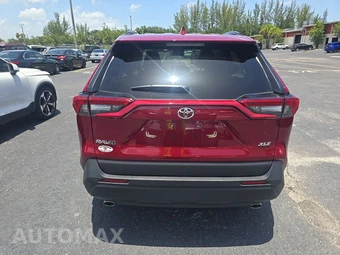 2025 Toyota RAV4 XLE - miniatura 5