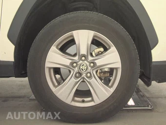 2025 Toyota RAV4 XLE - miniatura 10