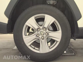 2025 Toyota RAV4 XLE - miniatura 11