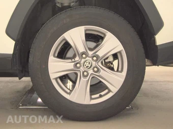2025 Toyota RAV4 XLE - miniatura 12
