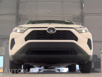 2025 Toyota RAV4 XLE - miniatura 3