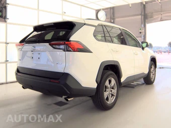 2025 Toyota RAV4 XLE - miniatura 5