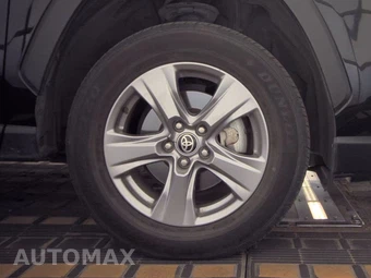 2025 Toyota RAV4 XLE - miniatura 10