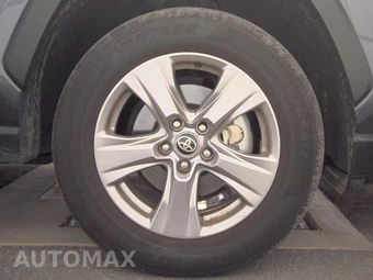 2025 Toyota RAV4 XLE - miniatura 10