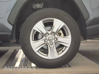 2025 Toyota RAV4 XLE - miniatura 12