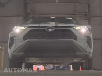 2025 Toyota RAV4 XLE - miniatura 3