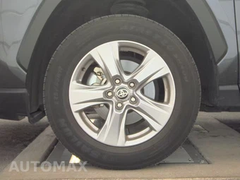 2025 Toyota RAV4 XLE - miniatura 9