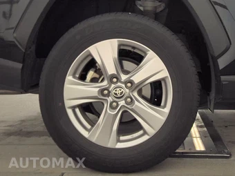2025 Toyota RAV4 XLE - miniatura 11