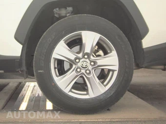 2025 Toyota RAV4 XLE – miniatura 12
