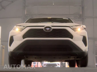 2025 Toyota RAV4 XLE – miniatura 3