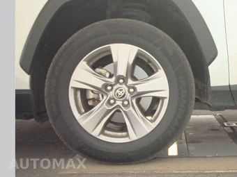 2025 Toyota RAV4 XLE – miniatura 9