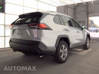 2025 Toyota RAV4 XLE - miniatura 5