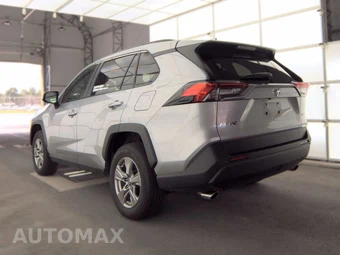 2025 Toyota RAV4 XLE - miniatura 8