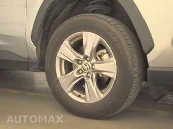 2025 Toyota RAV4 XLE – miniatura 10